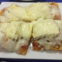 Pizza de bacon , queso brie y puerros - Los Claveles Tavern & Music