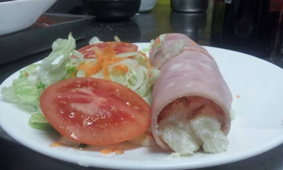 Rollito de Jamón con Ensaladilla - Bar Can Comas